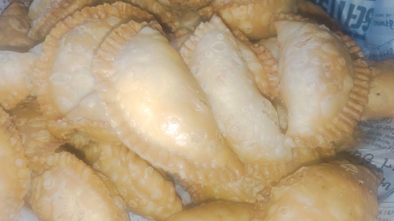 होली Holi  के लिए बना दी गुजिया।😋