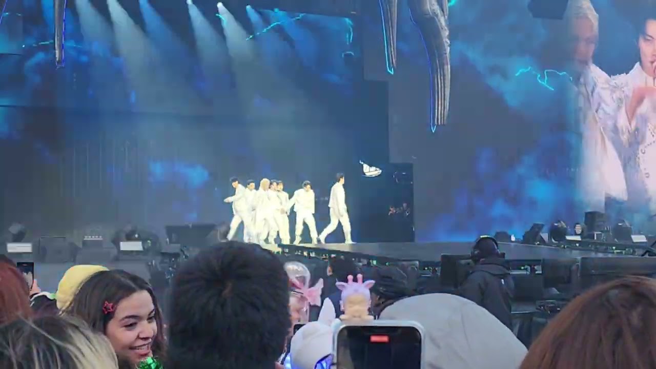 Stray Kids dominATE tour. Oracle Park 5.28.25