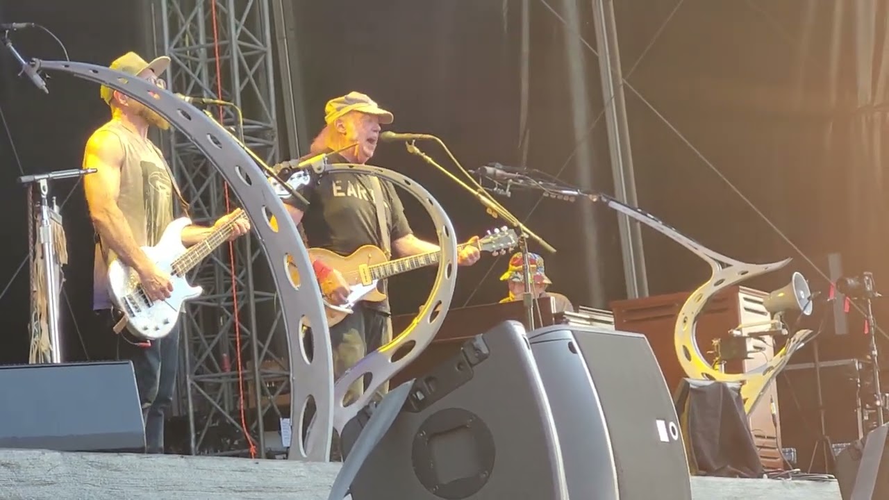 Neil Young & The Chrome Hearts - Southern Man (2025-07-04, Sparkassenpark, Moenchengladbach)