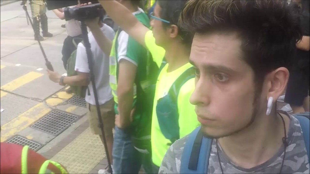 12 hours inside the Hong Kong protest (from 3 pm to 3 am) - SHORT VERSION