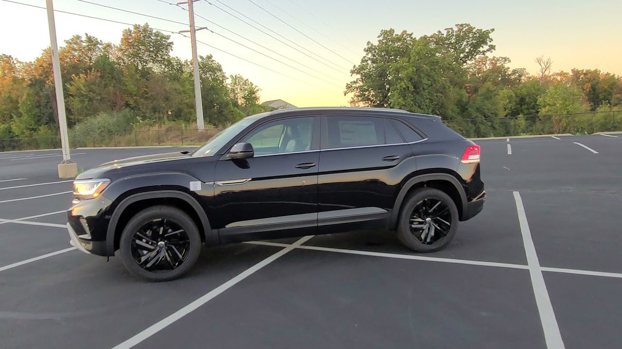 VW Atlas Cross Sport 3.6 SE 2022 года с технологией 4Motion и пакетом черных дисков