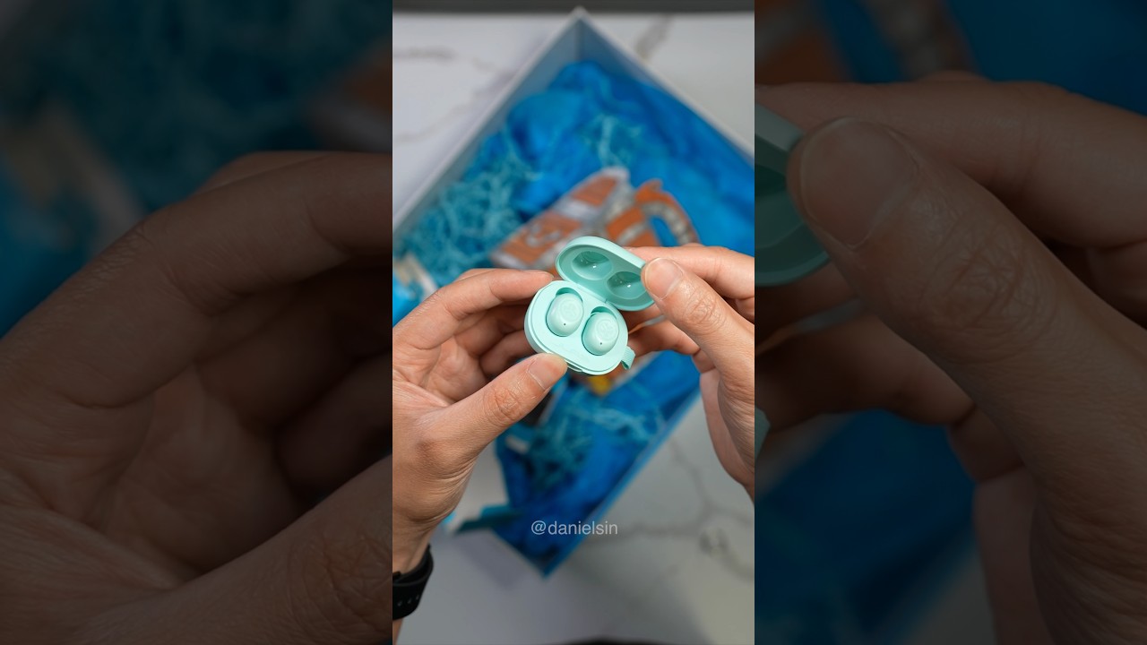 Unboxing the Smallest & Compact Earbuds?!