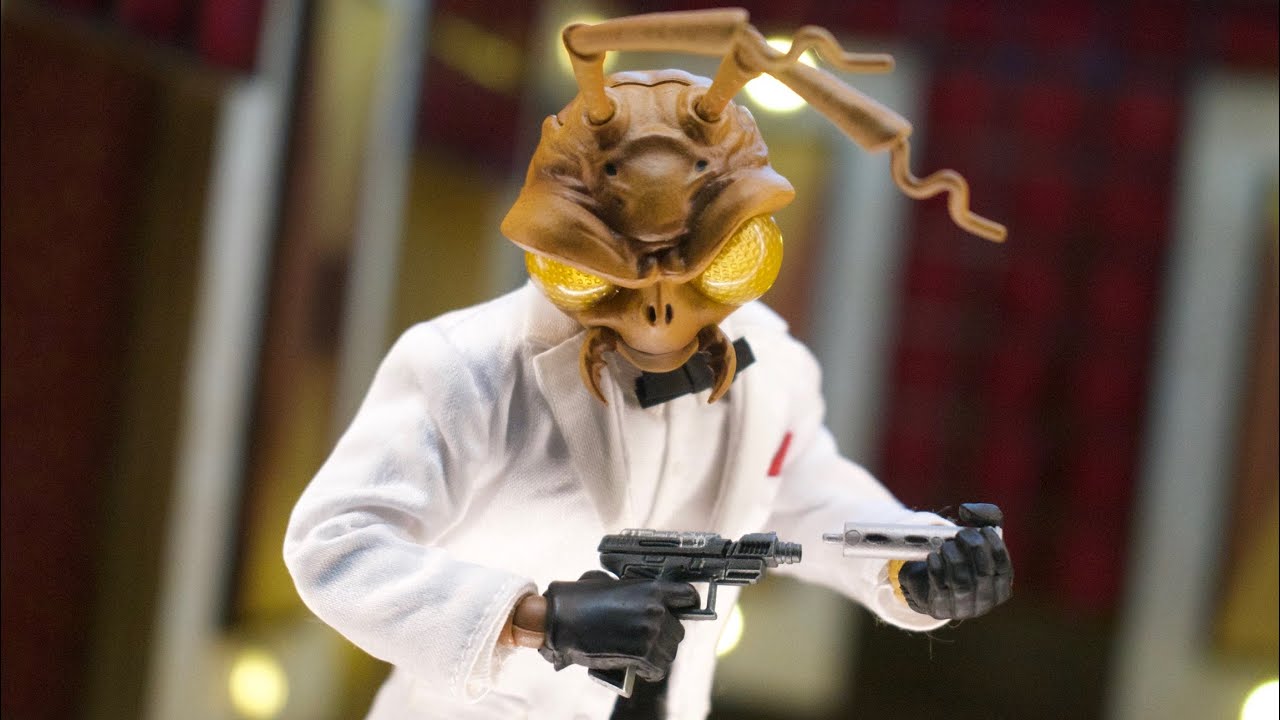 Mezco One:12 Collective Secret Agent Gomez in Casino La Cucaracha Review