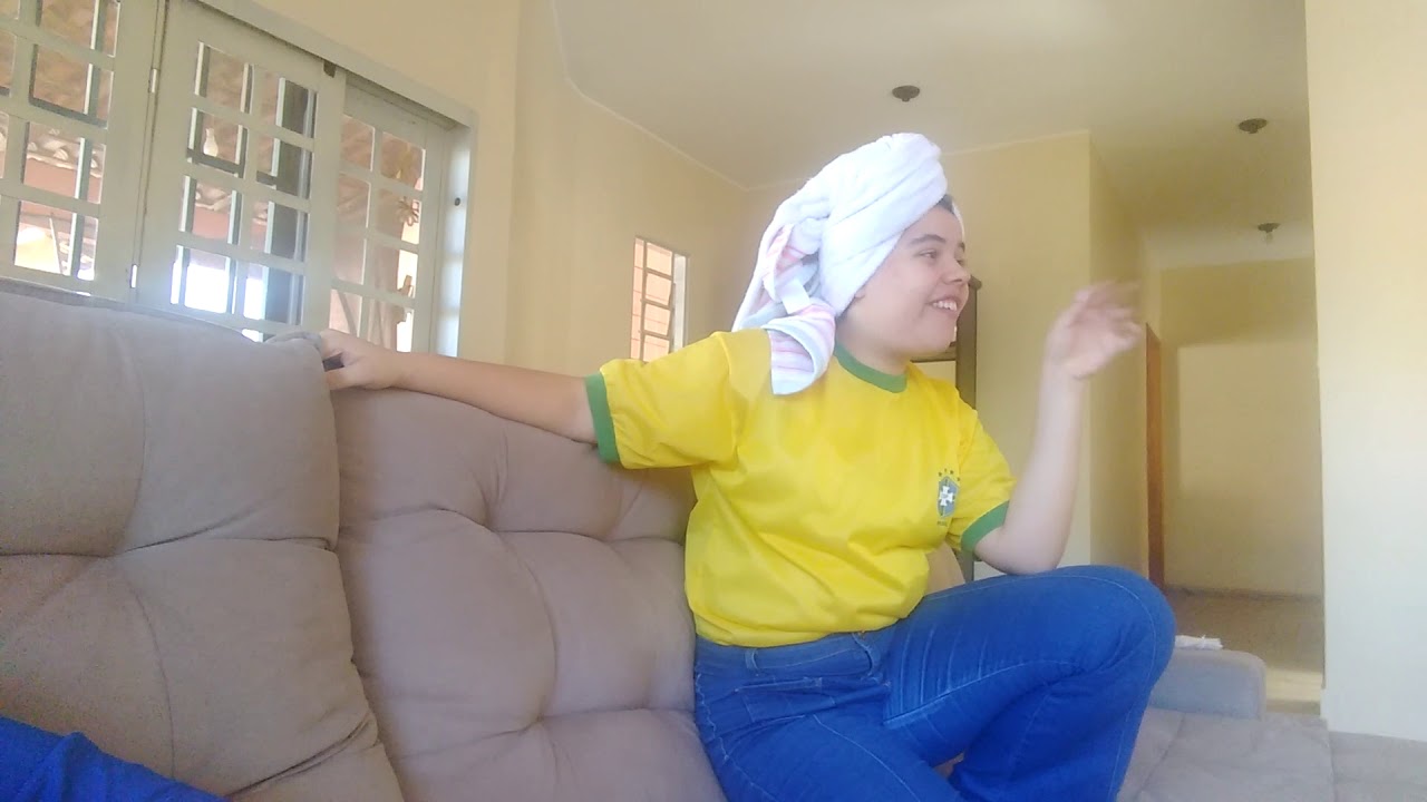 Madu Madureira torcendo