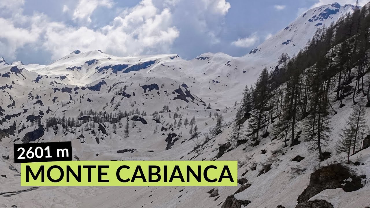 Neve a nastro, quasi non si vede la croce - Carona - Monte Cabianca 2601 m - Rifugio Fratelli Calvi