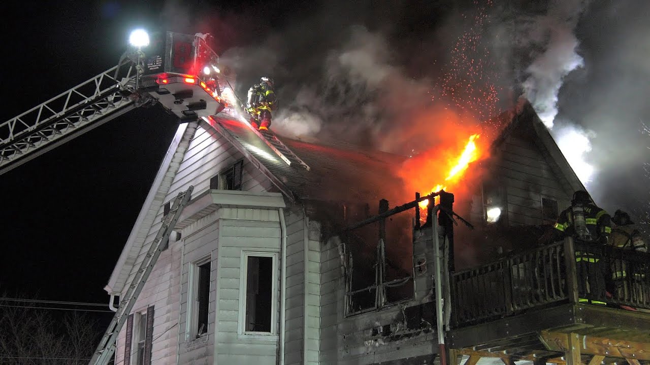 2nd ALARM: Fire engulfs rear of house in Upper Macungie, Pennsylvania