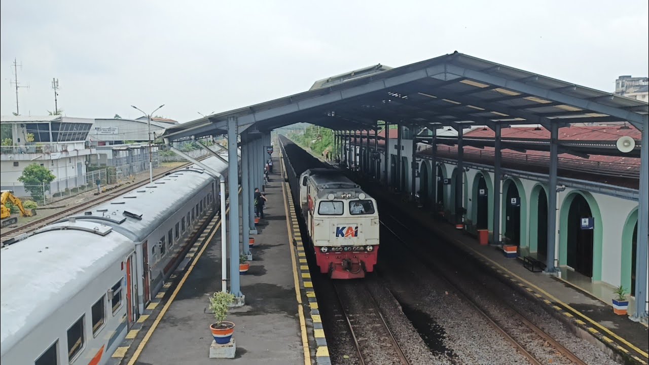 Lalu lalang kereta api di Stasiun Prabumulih