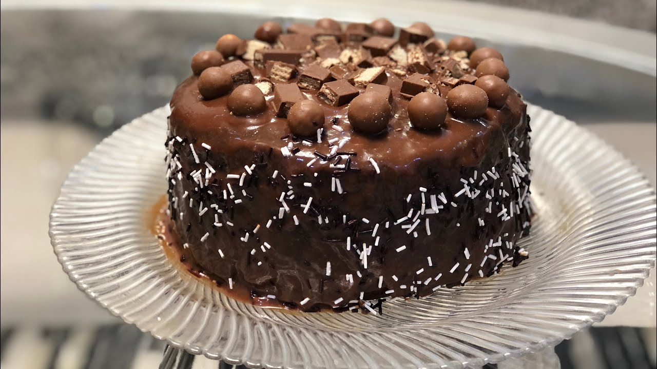 Chocolate fudge cake recipe by flavour 101