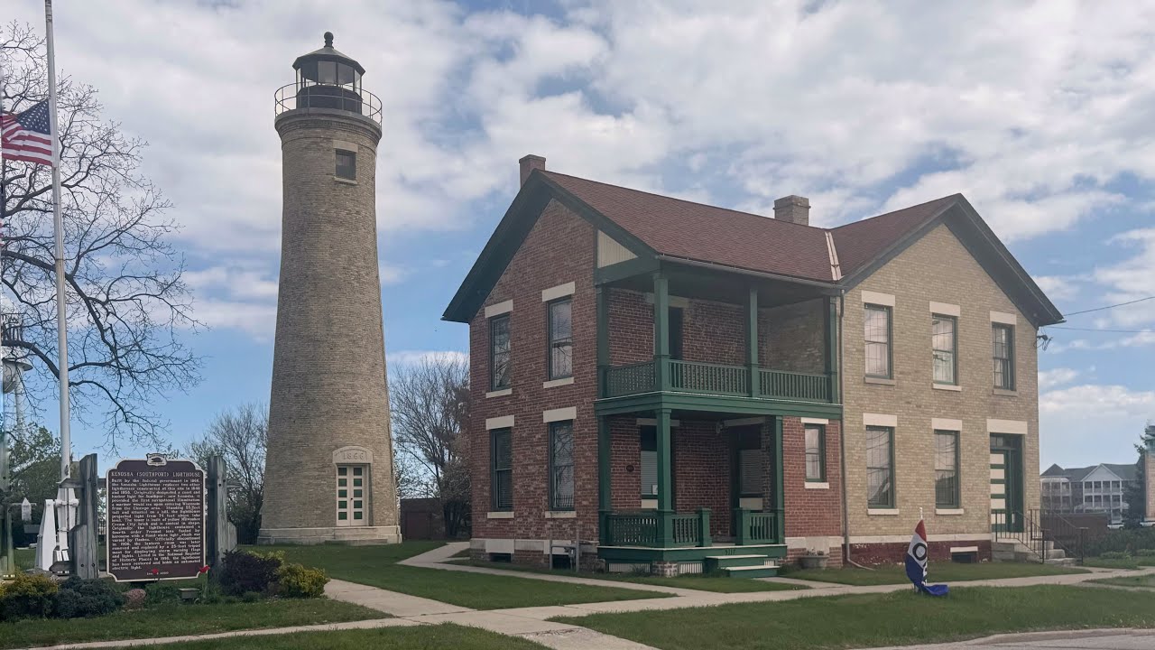  Driving Through Kenosha Wisconsin &ndash; Downtown & Neighborhoods | 4K City Tour