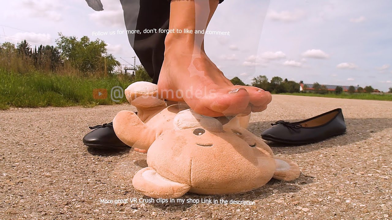 VR Larissa zeigt ihre lack Ballerinas und Teddy Bear Trample mit ihren Ballerinas, Nylons und barfuß