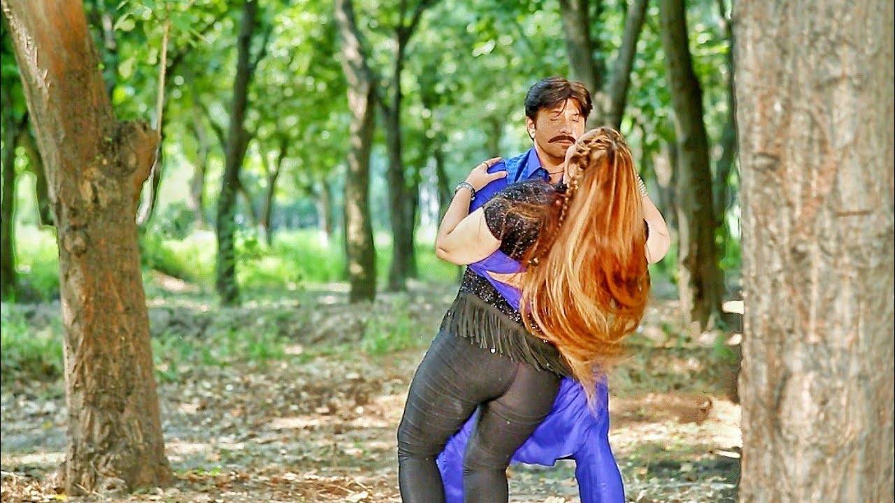 Neelam Gul Hug Mistake Scene In Song Making