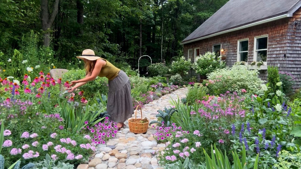 Heatwave Garden Maintenance | Cottage Garden Clean Up in the Dead of Summer :)