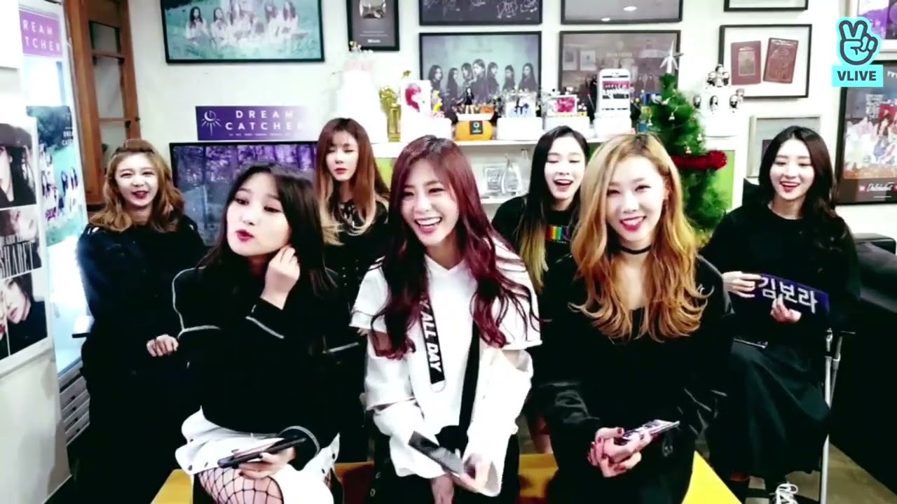 Dreamcatcher Yuhyeon and Siyeon sneeze