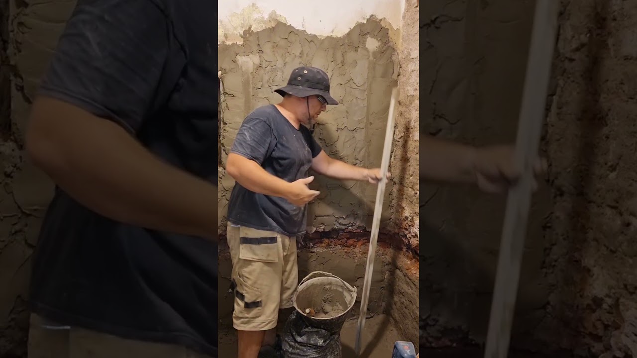 Wygładzanie tynku pomiędzy pasami lub warstwami.
