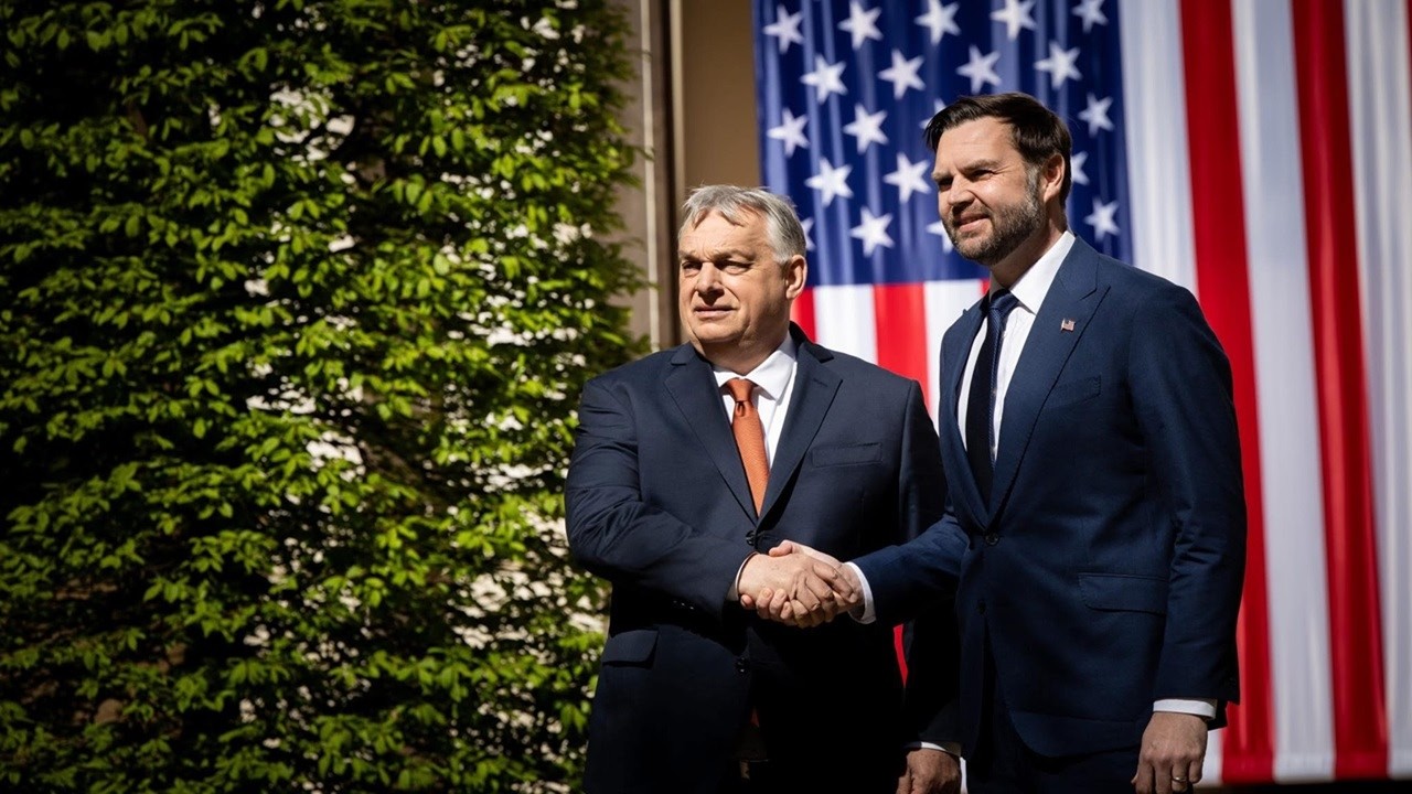 Orb&aacute;n Viktor &eacute;s JD Vance k&ouml;z&ouml;s t&aacute;j&eacute;koztat&oacute;ja - &eacute;lő k&ouml;zvet&iacute;t&eacute;s - H&iacute;rTV
