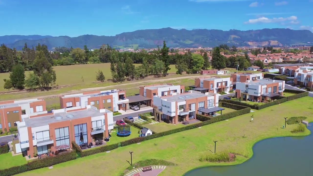 Casa Cajicá Oikos Savanna linda vista lago Venta o Renta 4 habitaciones 