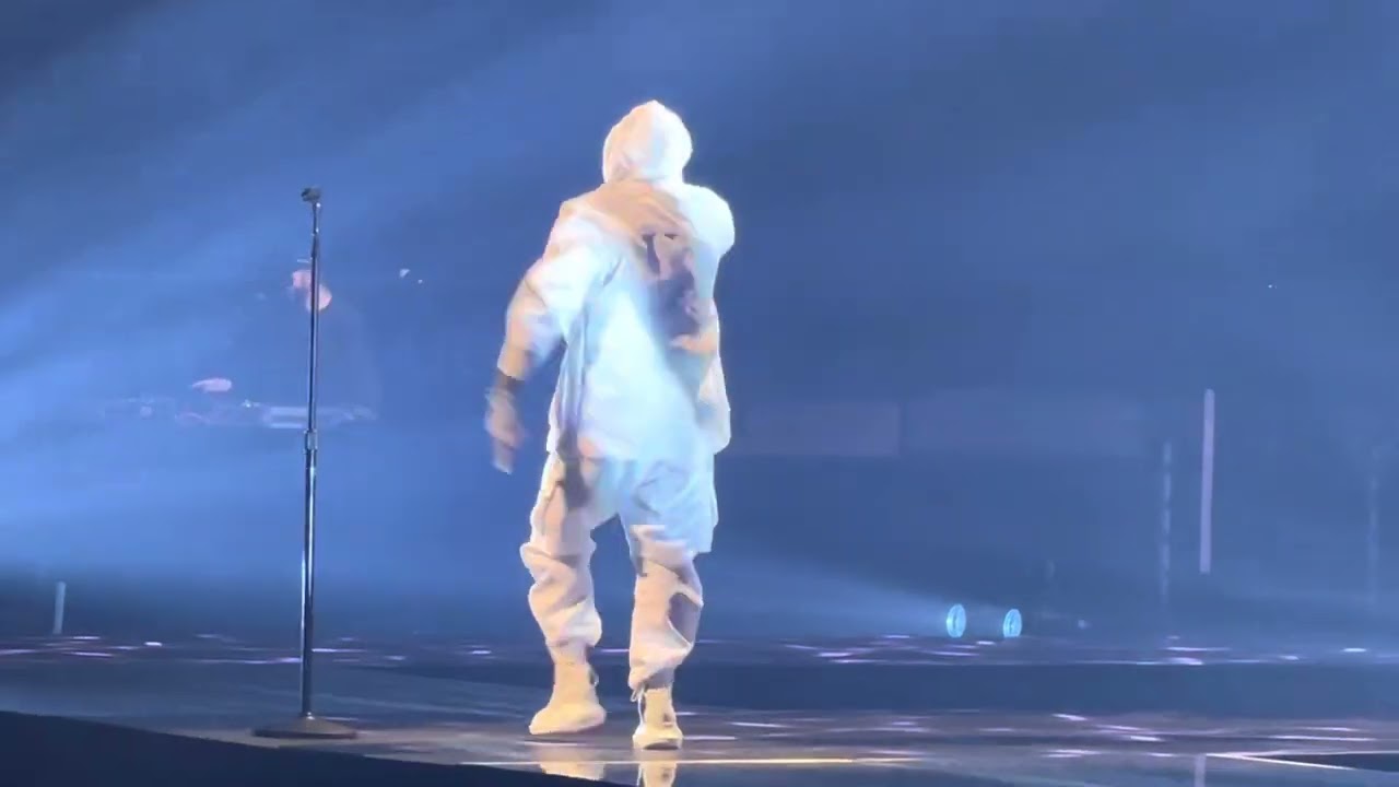 Nas performs Speechless at Madison Square Garden