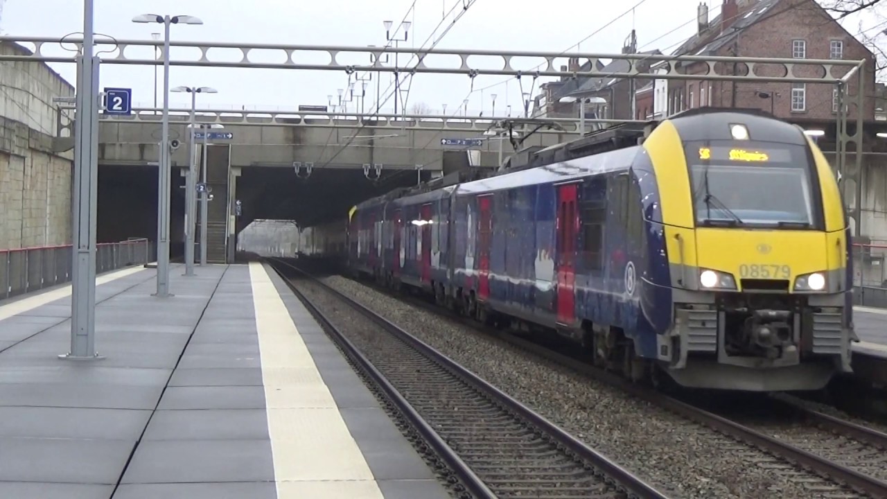 Les trains à dans la gare Rixensart ~Treinen in Rixensart