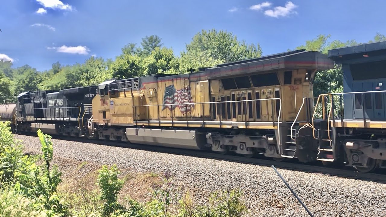 Скорость поездов проверяется радаром! CSX и Union Pacific Railroad на линии Norfolk Southern в Уо...