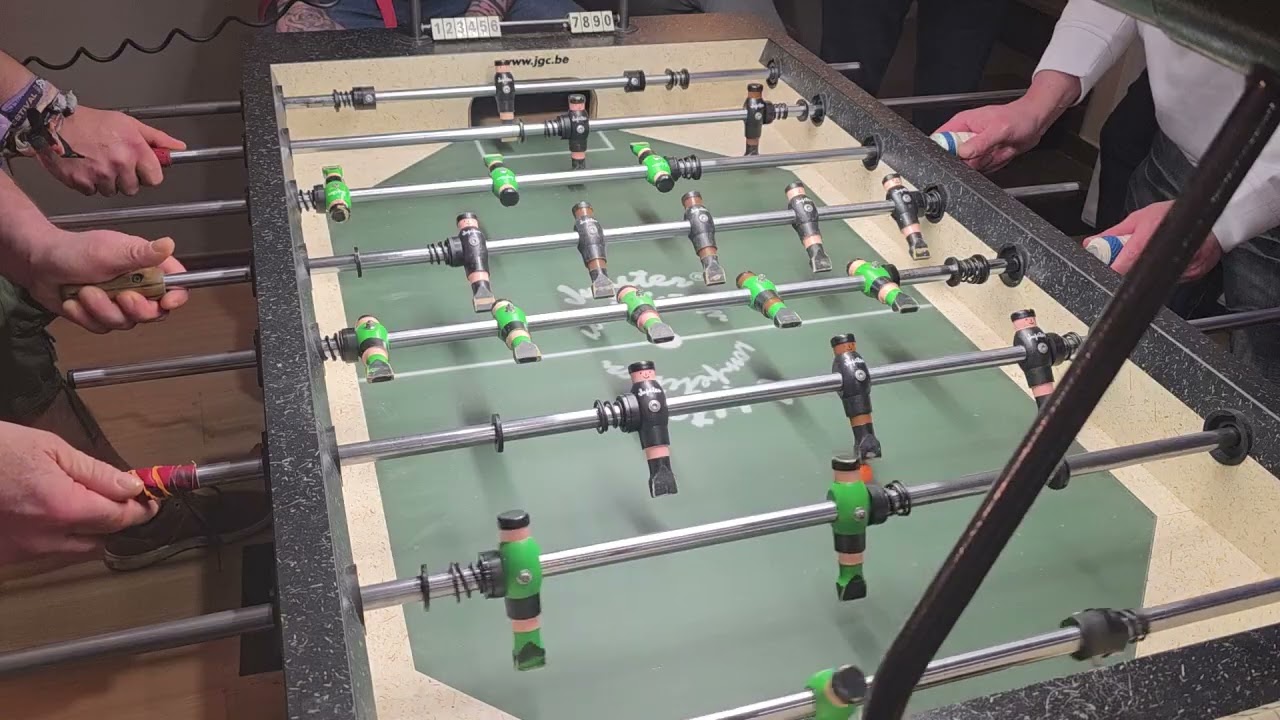 KICK ASS VS ROUCHE DAN ET NIKE