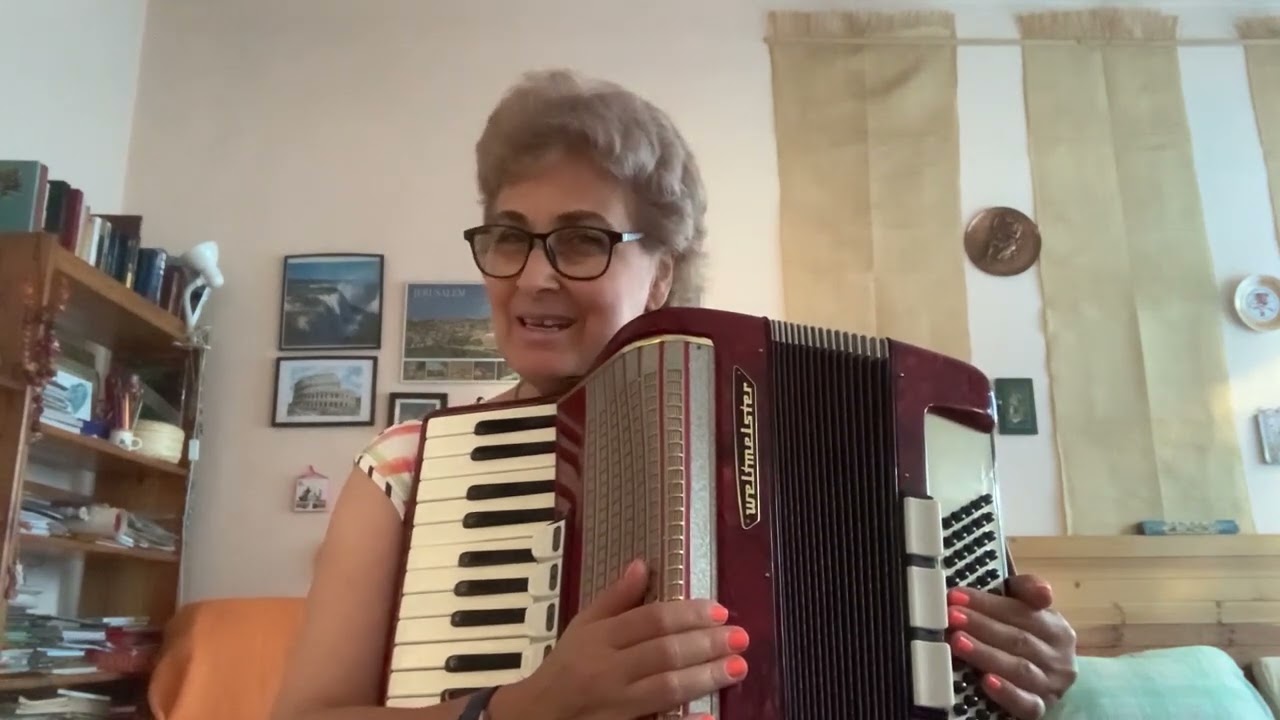 У дома часовник трака