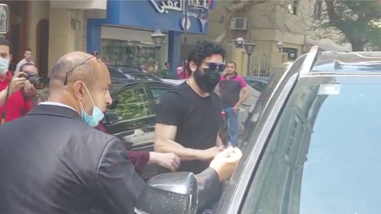 لحظة وصول حسن الرداد لاستلام جثمان سمير غانم
