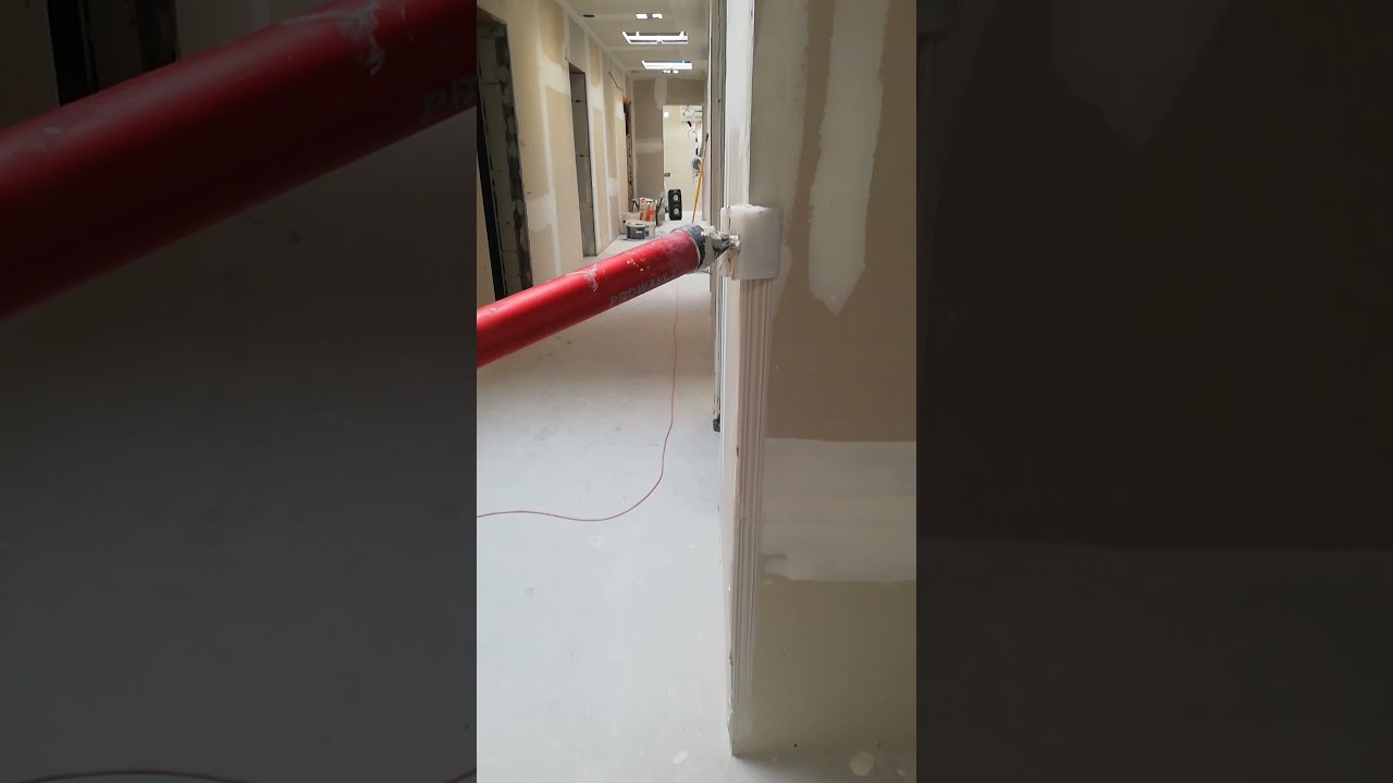 Gipszkarton fal külső sarok élvédőzése, legörgőzése.