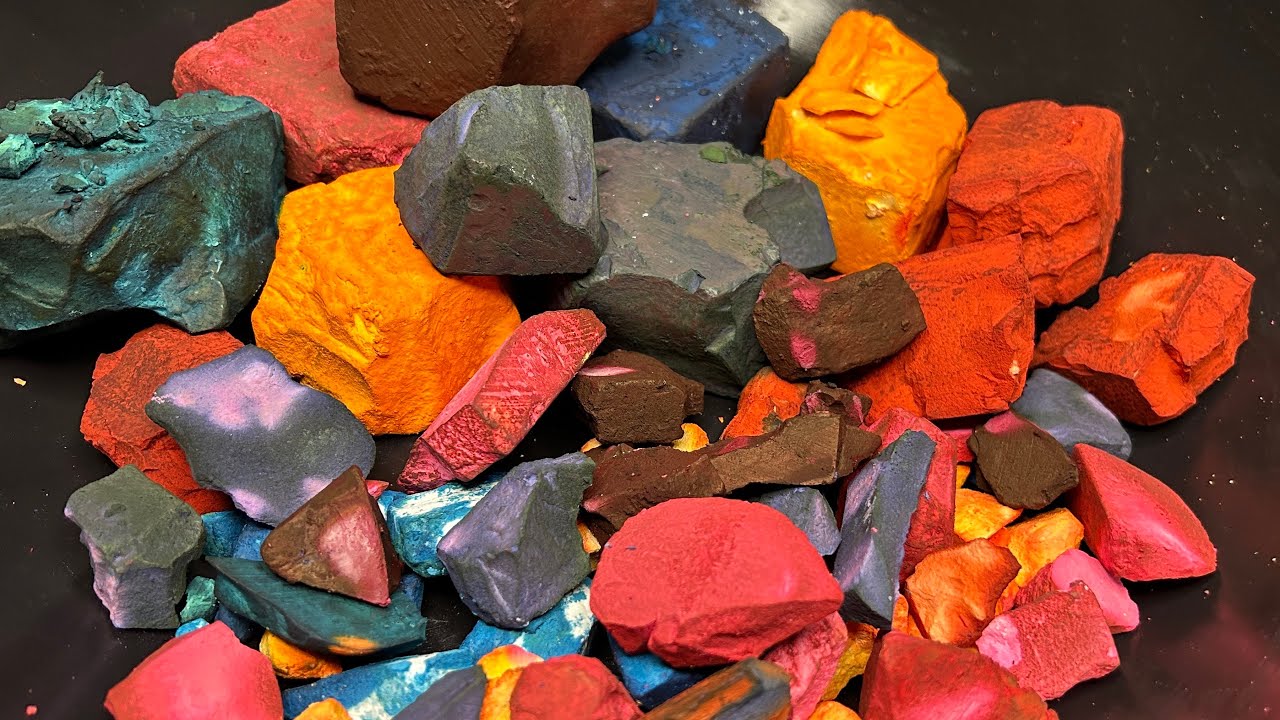 ASMR || HARD CRUNCHY CHALK CHUNKS || DYED CHALK || CHALK CRUSH || ODDLY SATISFYING || RELAX