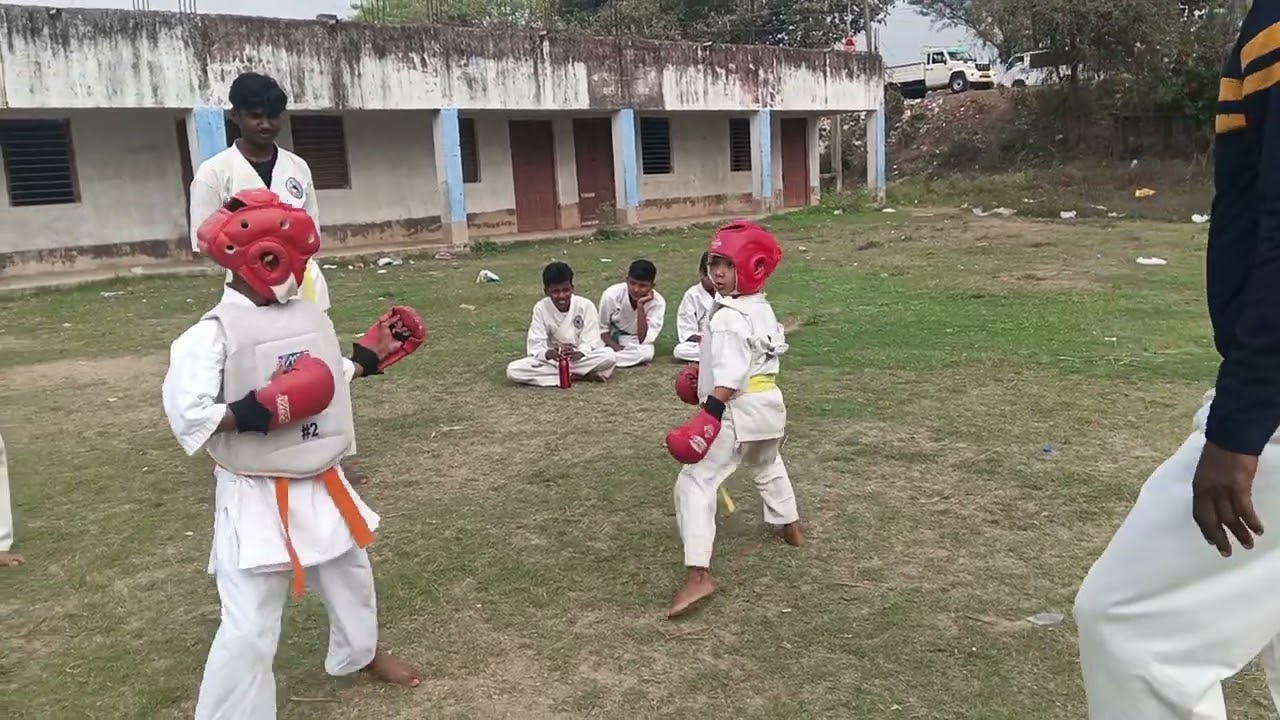 কু মিত ক্লাস চলছে 