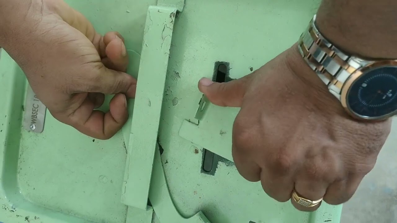 How to open and close the ballot box used in Panchayat Election