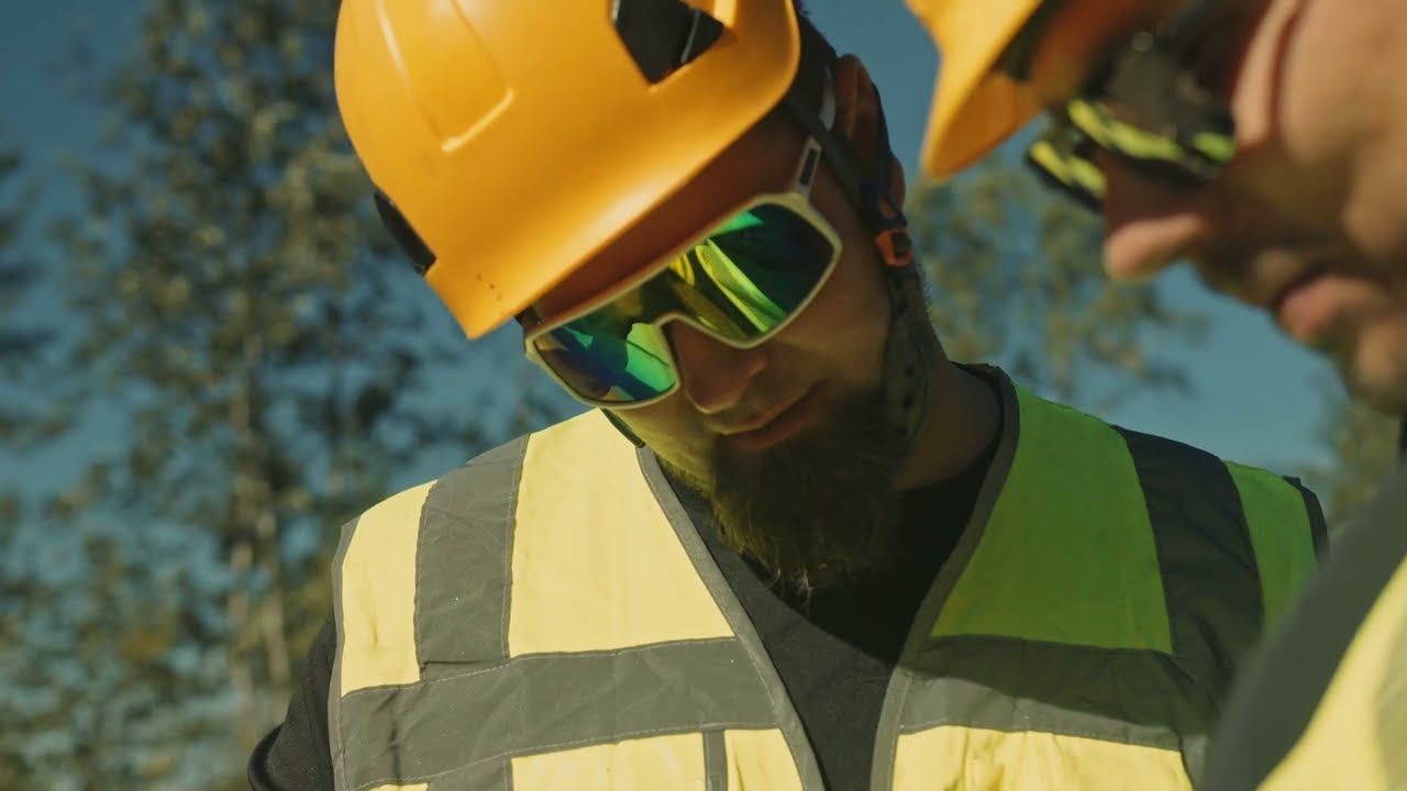 Metsäkoneyritys työpaikkana