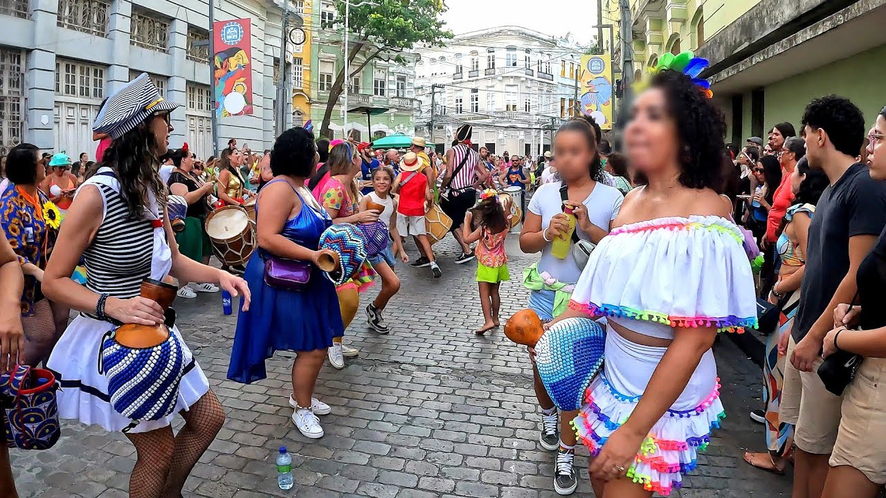 RECIFE PRÉVIA DO CARNAVAL ARRASTAR MULTIDÕES DE FOLIÕES DIA 21 MÊS JANEIRO 2024 DOMINGO
