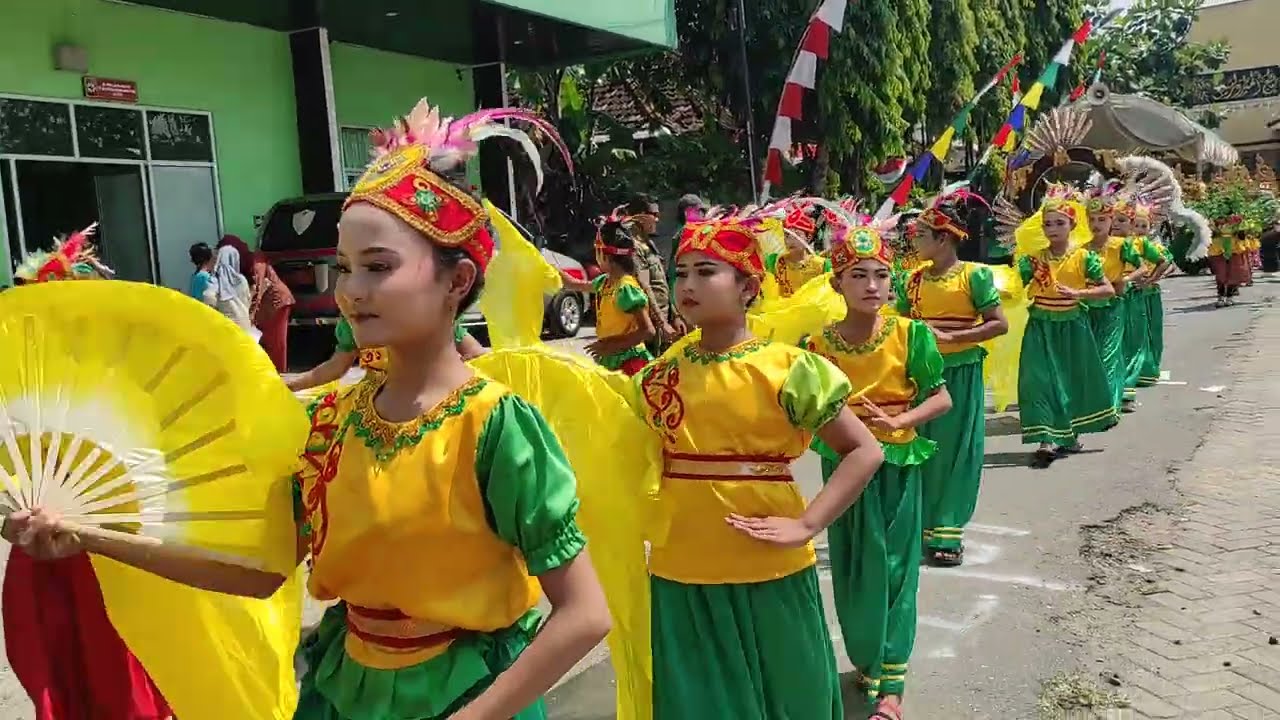 Pemberangkatan karnaval peserta SDN 1 Ngawen Tahun 2025