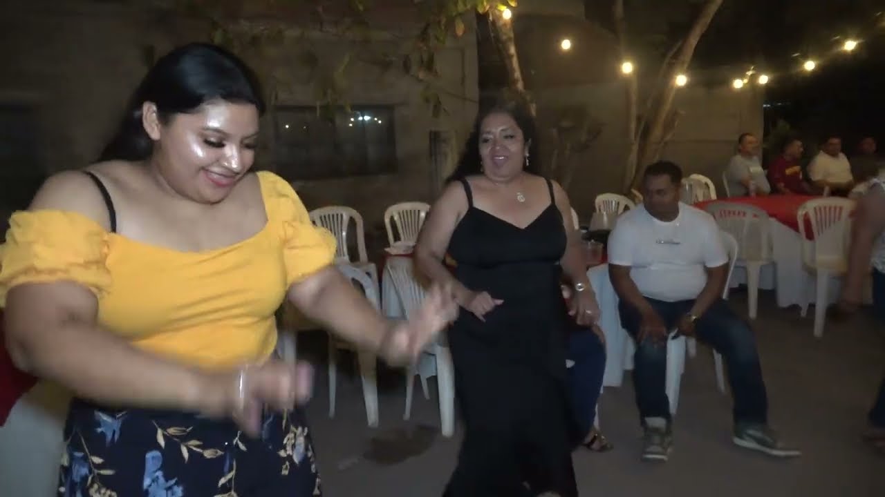 Asi nomas c puso el ambiente aca en Santa cruz d villa gomez michoacan,  Cumpleaños de goyita
