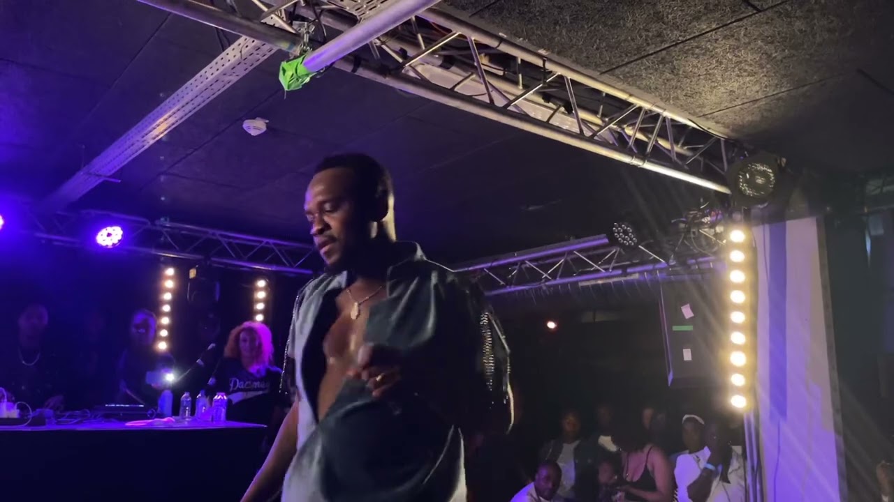 Elow'n Kiff No Beat-Concert à Paris-Sa performance sur le titre Marie Pierre- Mosty s'illustre