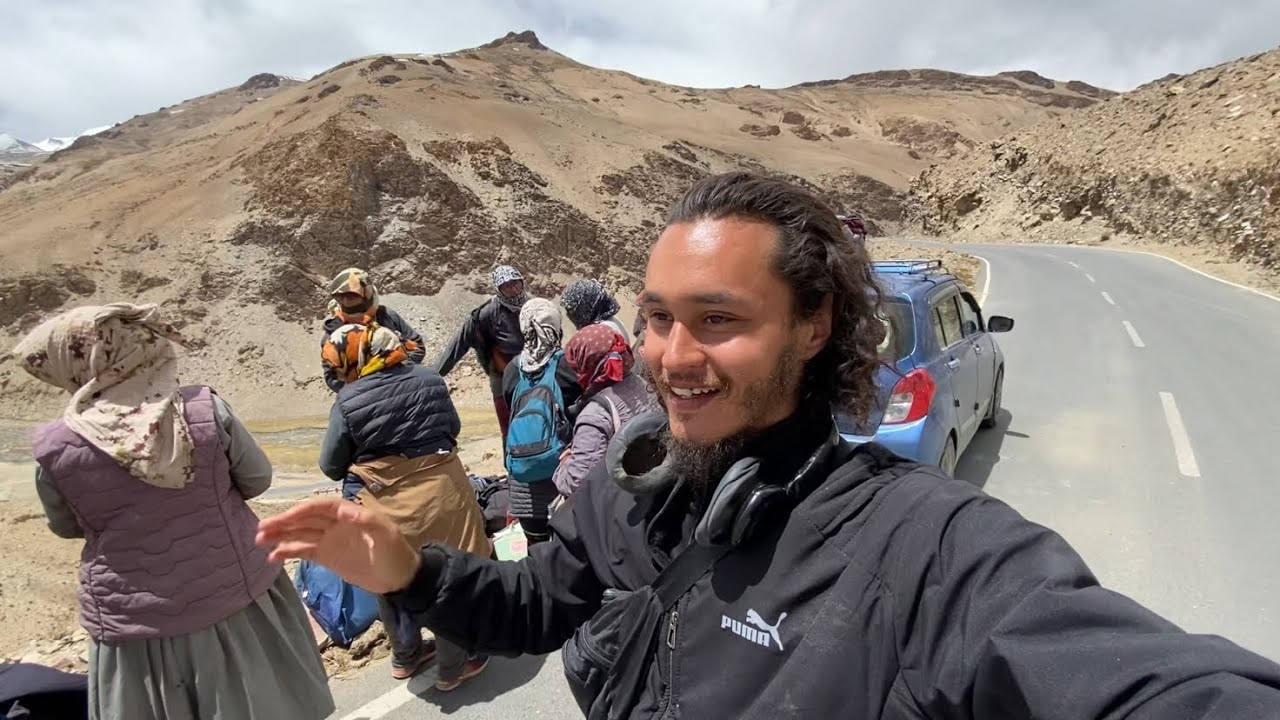 HITCHHIKING THE HIMALAYAN MOUNTAINS INDIA 🇮🇳 MANALI TO LEH ROAD