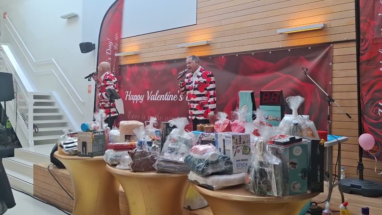 Optreden Duo J & J  Villa Vonk.  Lied Egelbewaarder geluid Tol Service.!!