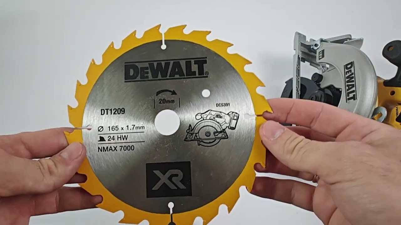 Дисковая пила DeWalt DCS391