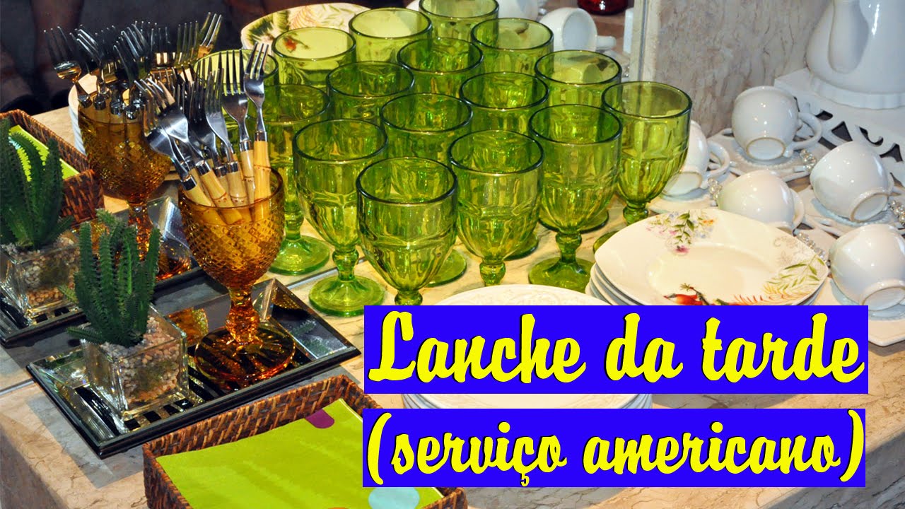 Mesa festiva de lanche: serviço americano