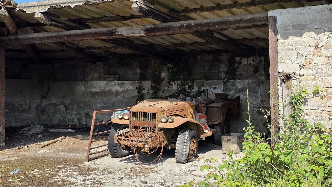 I found a real WW2 Barnfind in 2025!!  What exactly is this vehicle?? (its not a jeep)