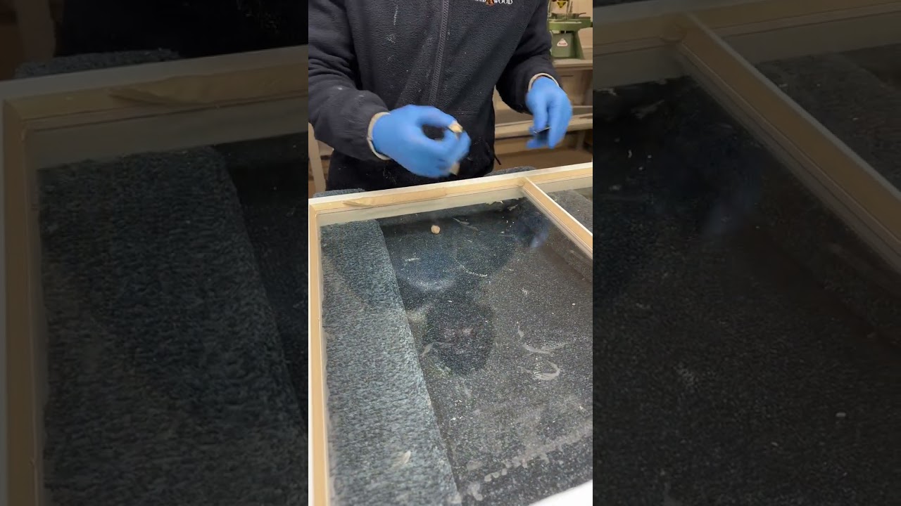Glazing windows with traditional hand puttying technique