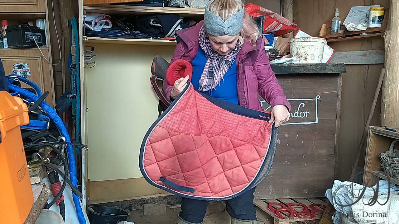 Mi van a lovas szekrényemben? | Bóbis Dorina