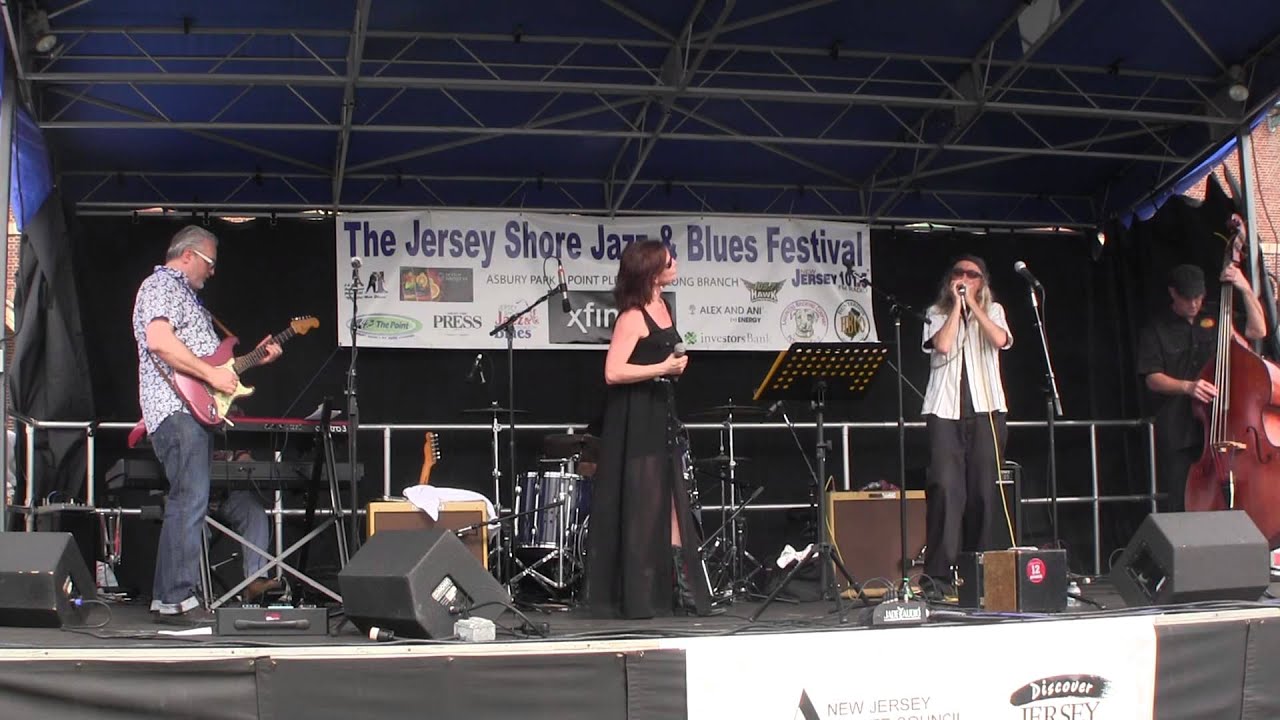 Sandy Mack Band with Lisa Sherman      "It's A Man's Man's Man's World"