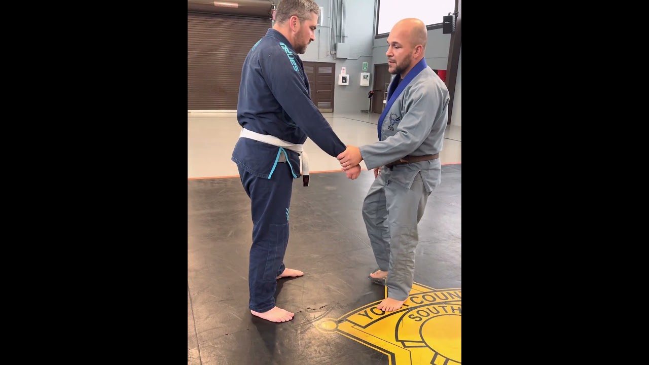 Hip Bump Takedown #lawenforcementtraining #leotraining #bjjforleo #takedowns