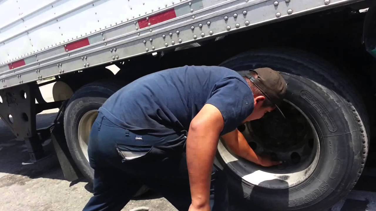 Flat Tire Repair Tractor trailer Heavy duty trucks roadside assistance Powder Springs, GA 404 399 34