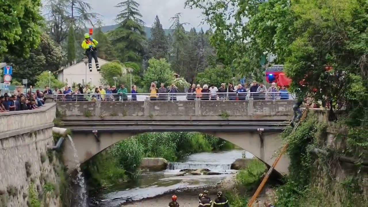 Terni, soccorso a persona caduta nel torrente Serra, nel centro della città
