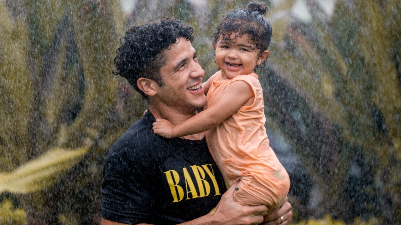 CUTEST DADDY DAUGHTER DANCE IN THE RAIN