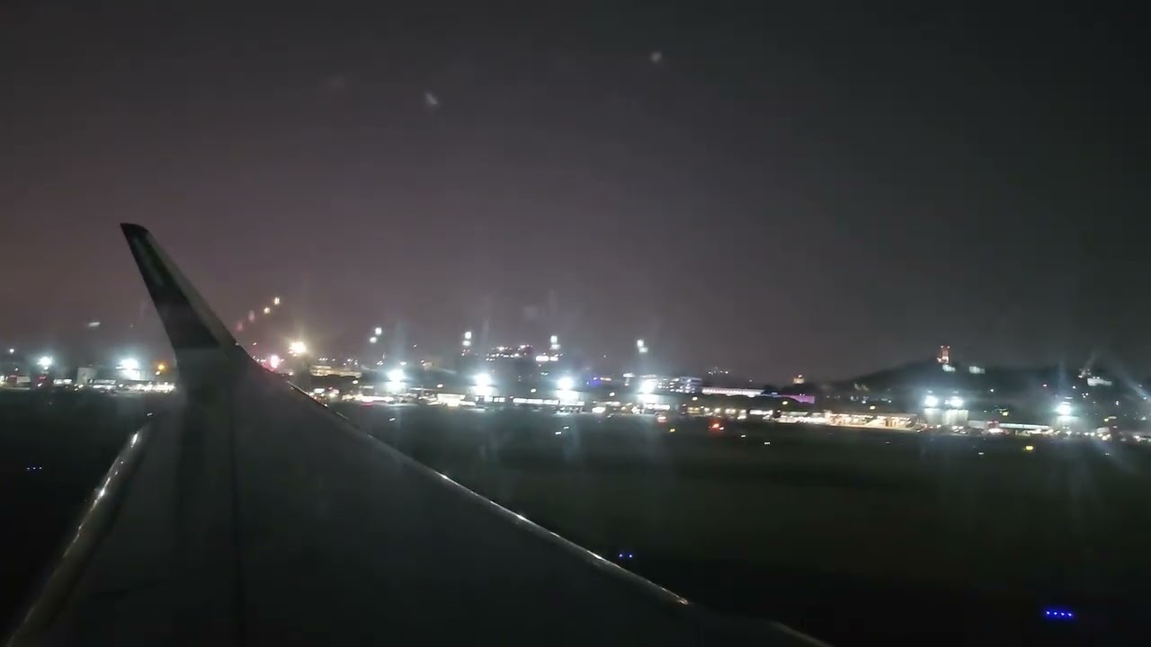 Volaris Airbus A320 Neo landing Ciudad de México International airport 