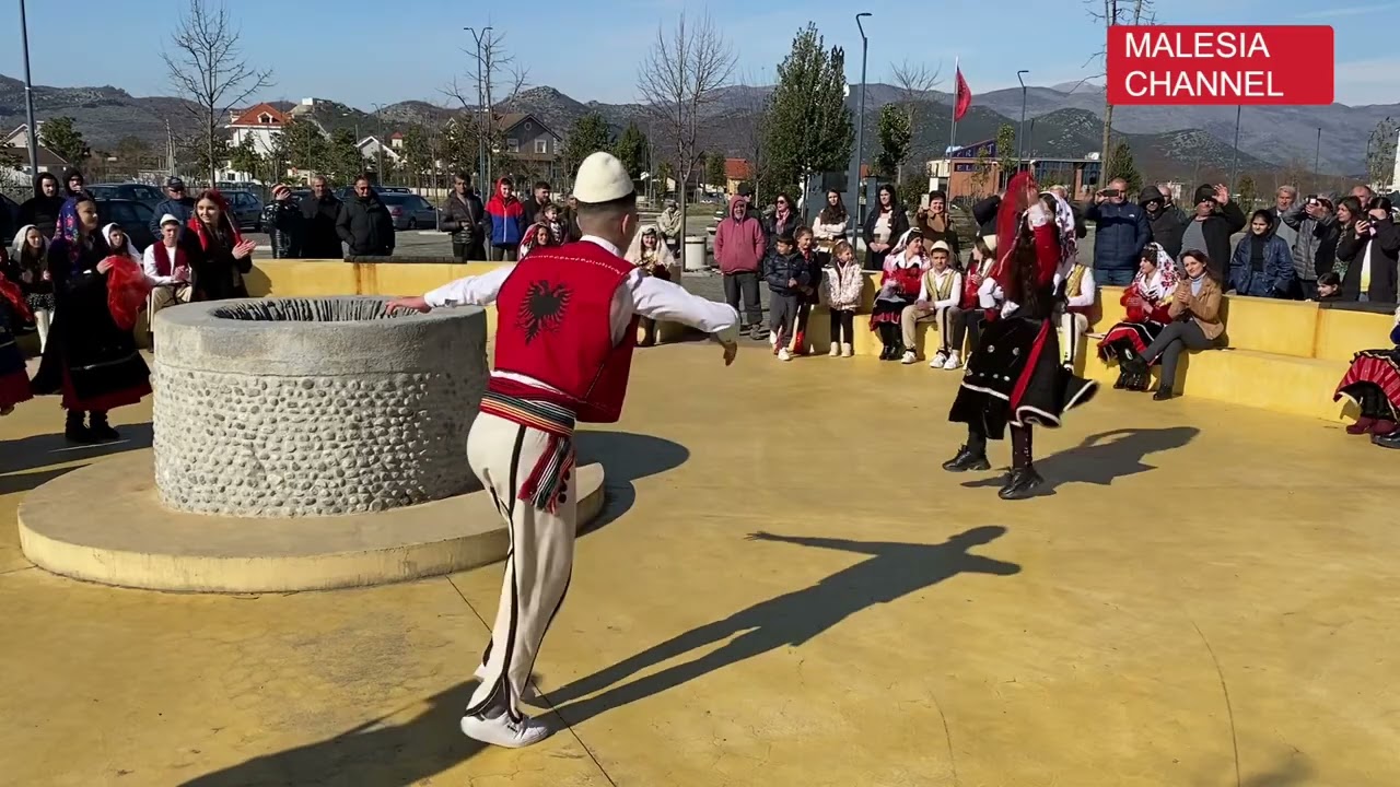 BAJZE Valle Logut nga nxenesit e gjimnazit Dode Kaçaj Bajze