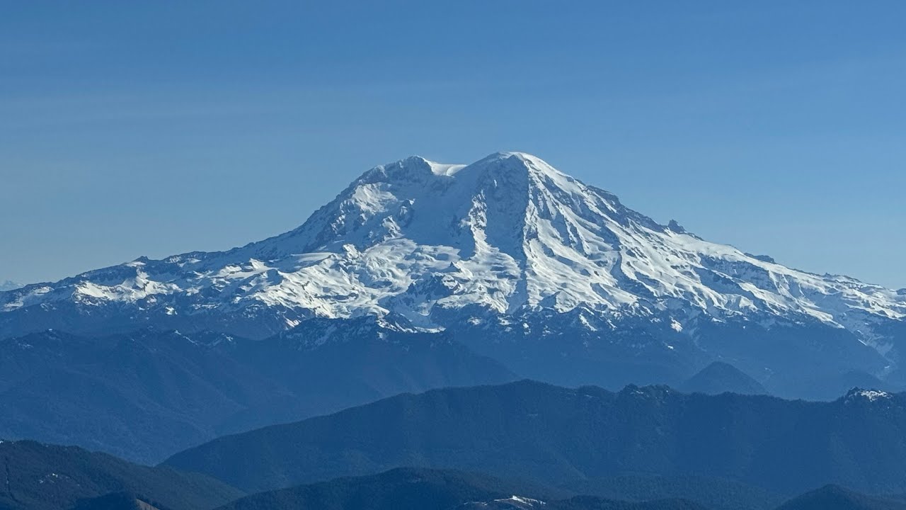 Flight in 2010 PiperSport. Headed over the Cascades. A lot of volcanoes!Czech Sportcruiser. PS28.